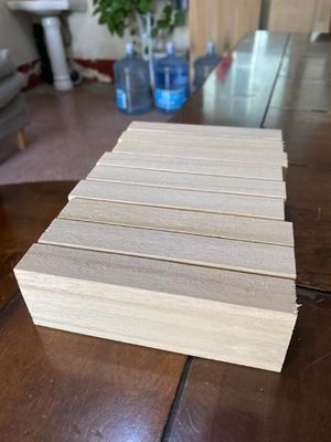 パーソナライズされた厚さを持つパロウニア木製の建物のおもちゃブロック