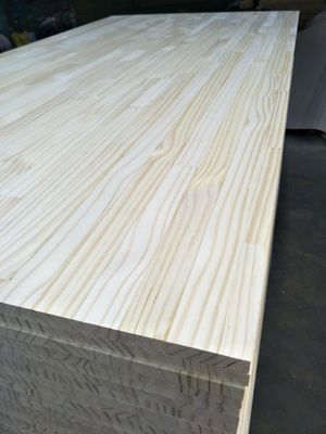 2440*1220mm 水分含有量 8%-12% 固木 装飾用材 パインボード