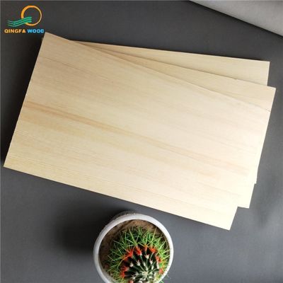 8~12%の水分含有量 固い縁 パーソナライズ可能なプロジェクトのための接着 Pine Panel