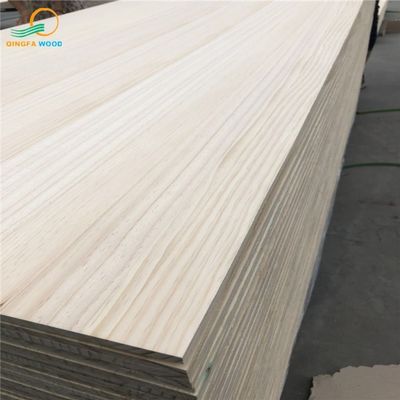 8~12%の水分含有量 固い縁 パーソナライズ可能なプロジェクトのための接着 Pine Panel