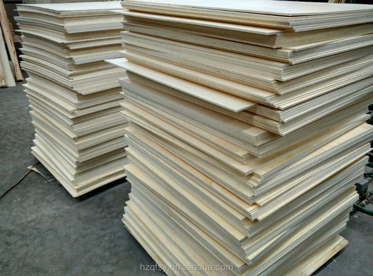 湿度 8-12% 1220*2440mm の現代スプルース木板