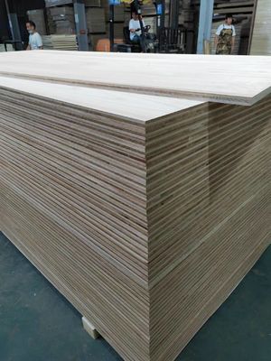 モダンデザイン 固木 3層 家具のための木板 プロジェクトソリューション能力