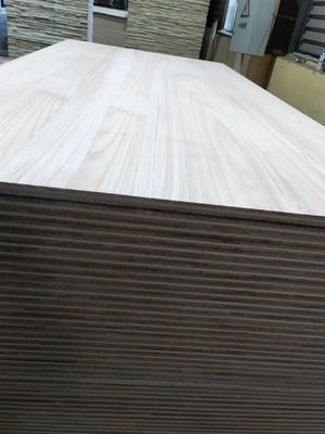 モダンデザイン 固木 3層 家具のための木板 プロジェクトソリューション能力