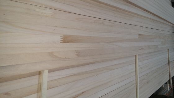 280-300kg/cbm 密度 パロウニア 木材コアボード E0/E1 環境用粘着剤用のコアシート