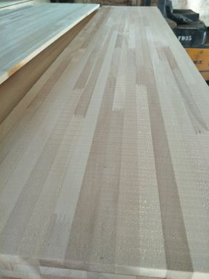 280-300kg/cbm 密度 パロウニア 木材コアボード E0/E1 環境用粘着剤用のコアシート