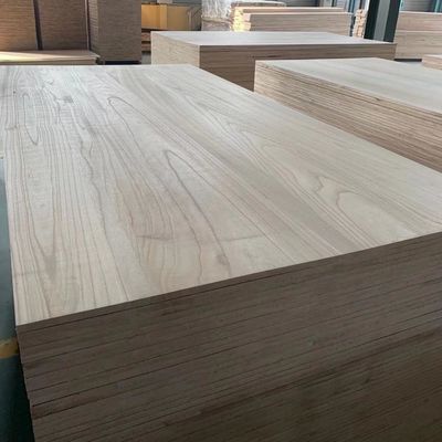 伝統的なデザインにおける手作り木工のための天然固木パネルボード